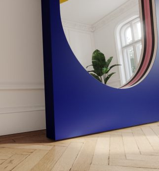 Lustro Player Cobalt Love Hogai – duże stojące lustro do salonu