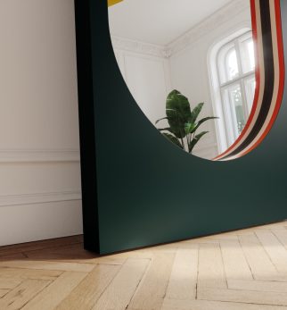 Lustro Player Green Bottle Hogai – duże stojące lustro do salonu