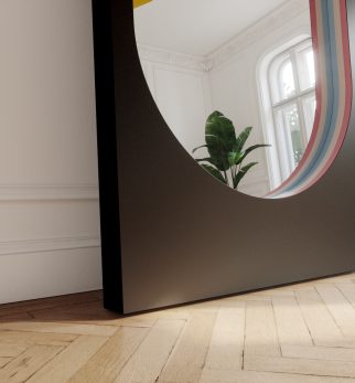 Lustro Player Black Night Hogai – duże stojące lustro do salonu