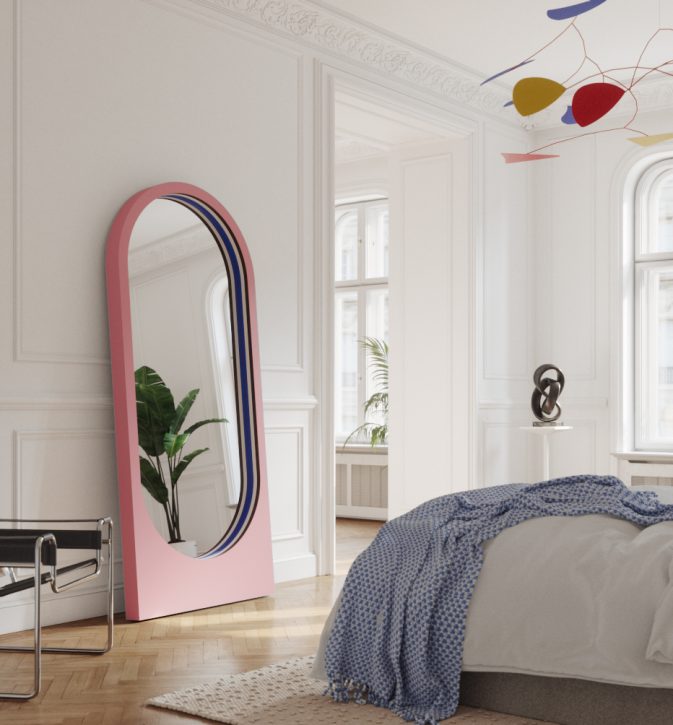 Lustro Player Pink Power Hogai – duże stojące lustro do salonu