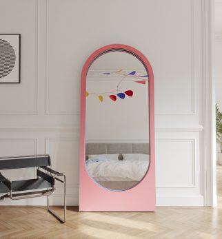 Lustro Player Pink Power Hogai – duże stojące lustro do salonu