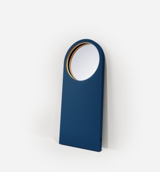 Lustro Cellist Blue Jeans – ciekawe stojące lustro do każdego wnętrza