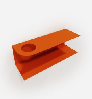 Minimalistyczna półka ścienna Smith z charakterystycznym wycięciem, w kolorze pomarańczowym Orange Joy – designerska i trwała konstrukcja z metalu. Hogai.