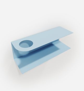 Minimalistyczna półka ścienna Smith z charakterystycznym wycięciem, w kolorze błękitnym Baby Blue – designerska i trwała konstrukcja z metalu. Hogai.