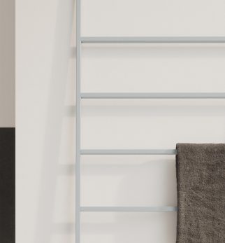 Wieszak na ręczniki Hogai Spy Hanger Grey Flow w kolorze eleganckiej szarości.