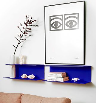 Zestaw designerskich półek metalowych Hogai – modele Miller i Smith w kolorze głębokiego kobaltu Cobalt Love.