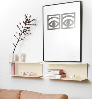 Zestaw designerskich półek metalowych Hogai – modele Miller i Smith w kolorze Ecru Lady.