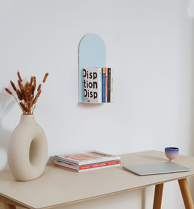Metalowa błękitna półka Painter Baby Blue. Hogai.
