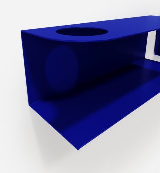 Zestaw designerskich półek metalowych Hogai – modele Miller i Smith w kolorze głębokiego kobaltu Cobalt Love.