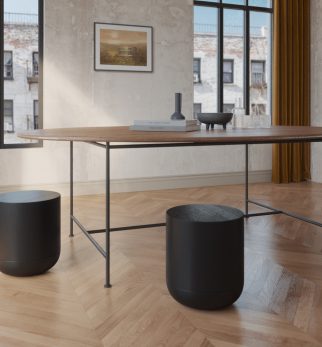 Minimalistyczny stołek Hogai Pianist Black Night w głębokim i eleganckim odcieniu nasyconej czerni.