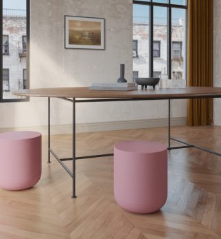 Minimalistyczny stołek Hogai Pianist Pink Power w subtelnym i radosnym odcieniu jasnego różu.