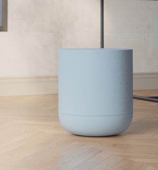 Minimalistyczny stołek Hogai Pianist Baby Blue w jasnym i kojącym odcieniu błękitnego nieba.