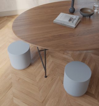 Minimalistyczny stołek Hogai Pianist Grey Flow w neutralnym i wyważonym odcieniu spokojnej szarości.