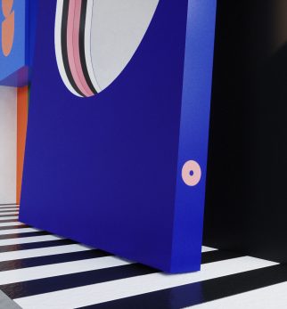Lustro Artist Cobalt Love Hogai – duże niesymetryczne lustro do salonu