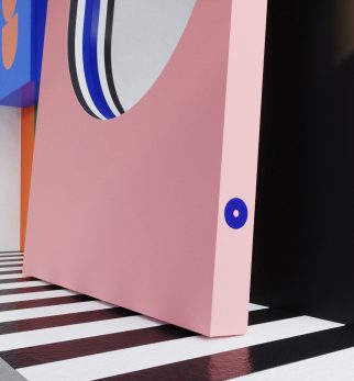 Lustro Artist Pink Power Hogai – duże niesymetryczne lustro do salonu