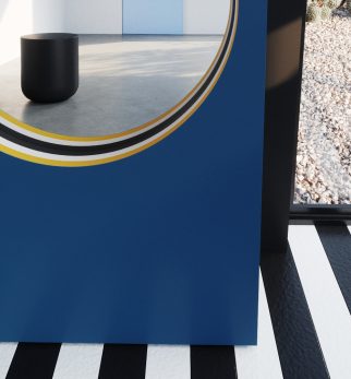 Lustro Artist Blue Jeans Hogai – duże niesymetryczne lustro do salonu