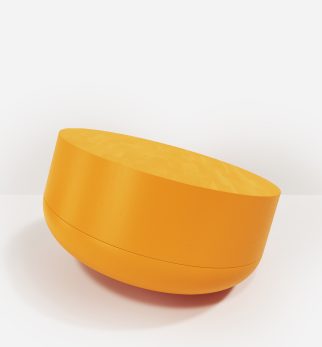 Minimalistyczny, drewniany stolik kawowy Hogai Writer Orange Joy w nasyconym i energetycznym odcieniu soczystego pomarańczu.