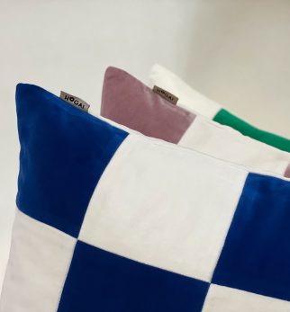 Ręcznie robiona poduszka Dreamer 50x50 z bawełnianego aksamitu marki Hogai.