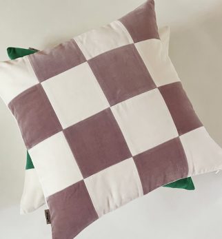 Ręcznie robiona poduszka Dreamer 50x50 z bawełnianego aksamitu marki Hogai.
