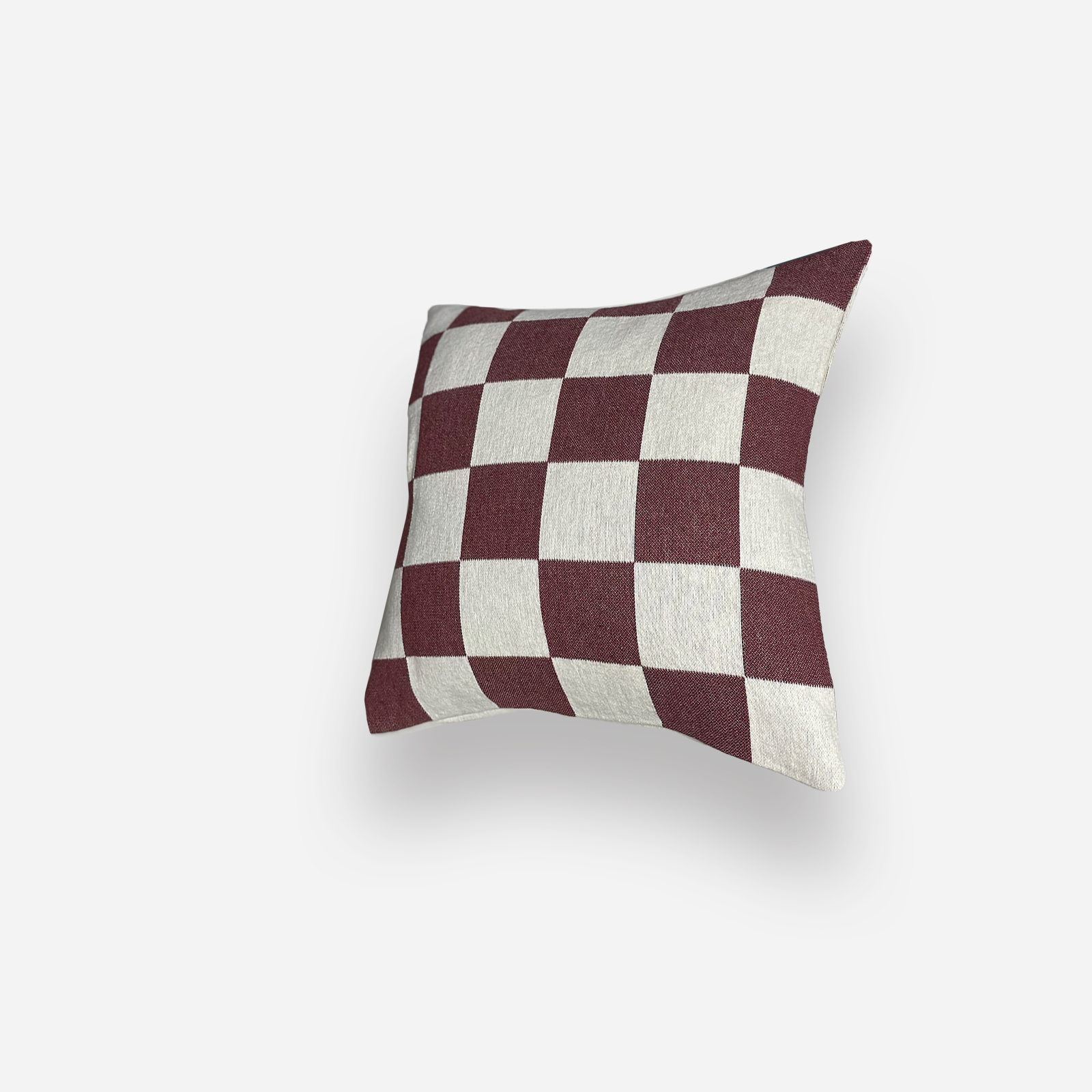 CHBR_p1 | Hogai Żakardowa poduszka chess burgundy hogai – ręcznie robiona poduszka z surowej przędzy w bordową szachownicę.