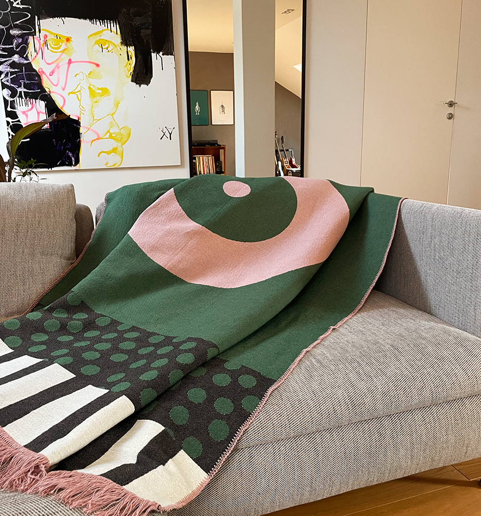 GreenPoint_k_detal15 | Hogai Designerska bawełniana narzuta na łóżko caregiver green point 165x210 cm – zielono-różowa, geometryczny wzór od hogai.