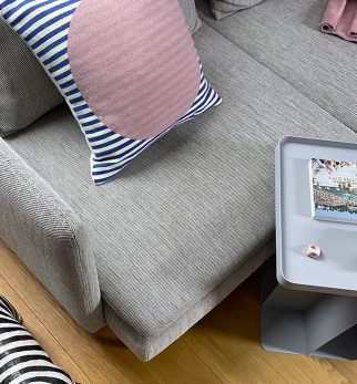 Żakardowa poduszka SUN Sun Pink Hogai – ręcznie robiona poduszka z surowej bawełny z różowym akcentem.