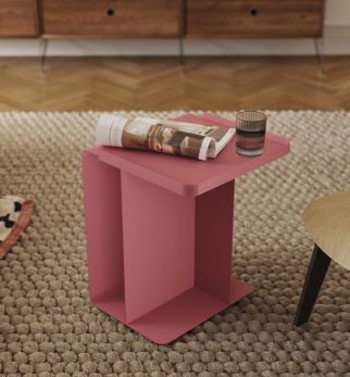 Różowy stolik pomocniczy Actress Pink power – nowoczesny mebel metalowy o smukłej, dynamicznej formie.