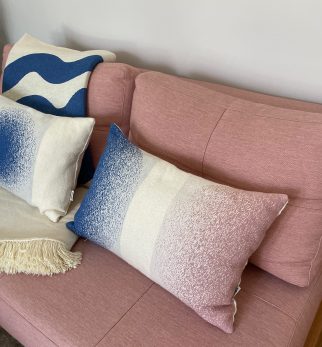Zestaw poduszek Gradient Hogai – nowoczesne poduszki z surowej bawełny z płynnym przejściem kolorów.