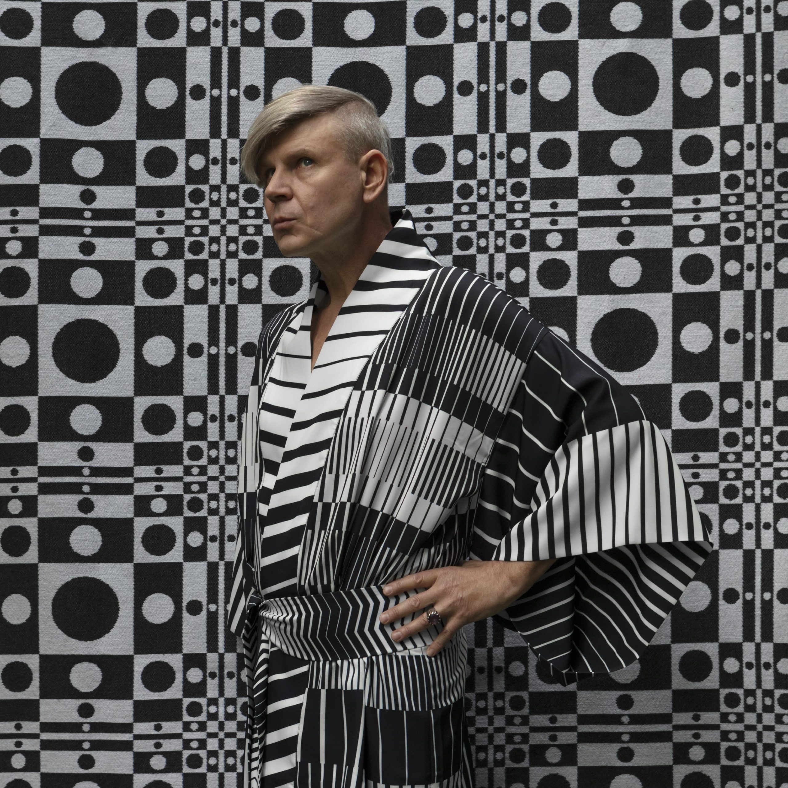 Maurycy gomulicki - kolekcja op-art dla hogai