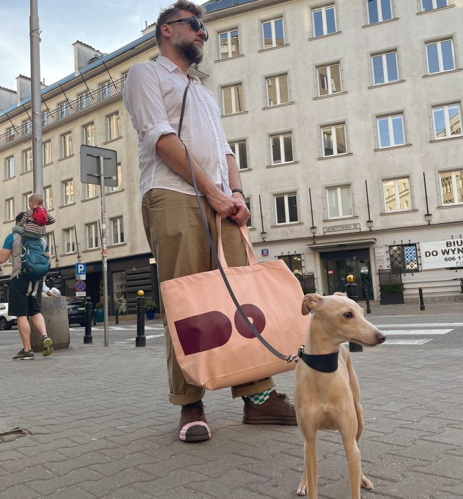 Torba miejska Exclamation w kolorze kremowo-kobaltowym – elegancki i pojemny shopper bag dla niej i dla niego.