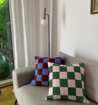 Aranżacja poduszek Hogai Chess: Pink-Green i 