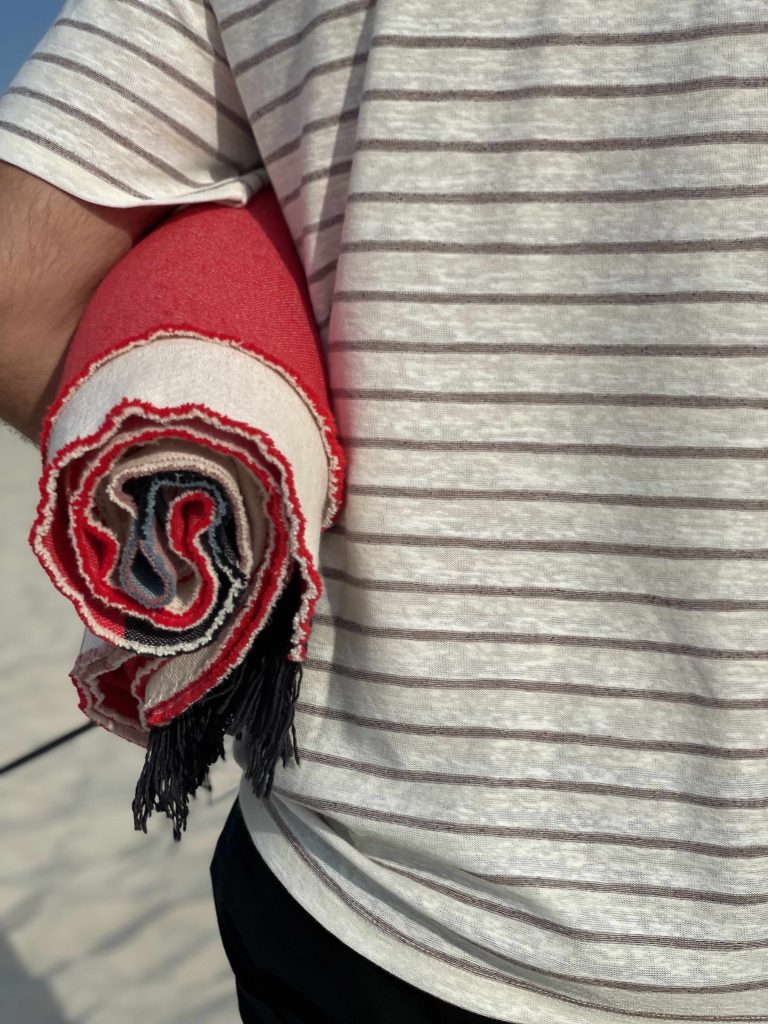Hogai surfer red throw- idealnafor a beach in polish style