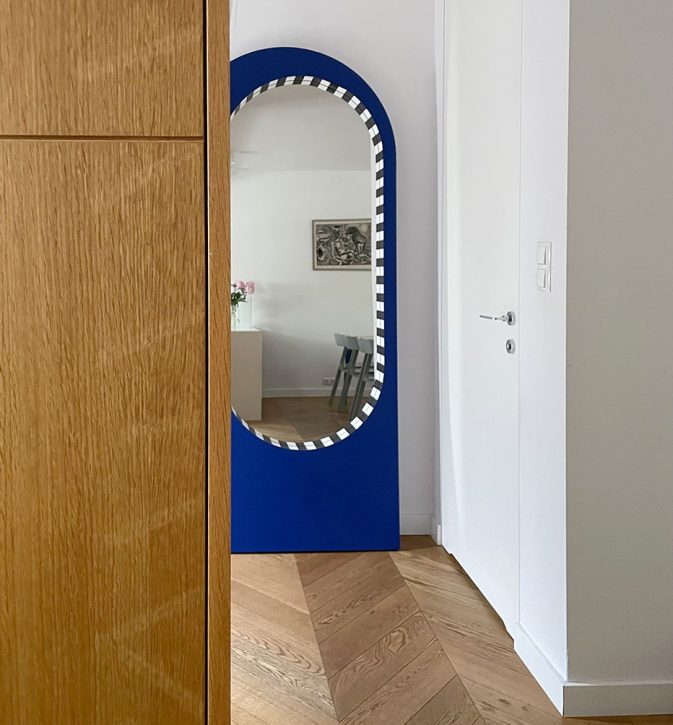 Hogai Artist Mirror