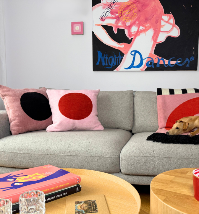 Aranżacja poduszek Hogai Point: Pink i Rose. 